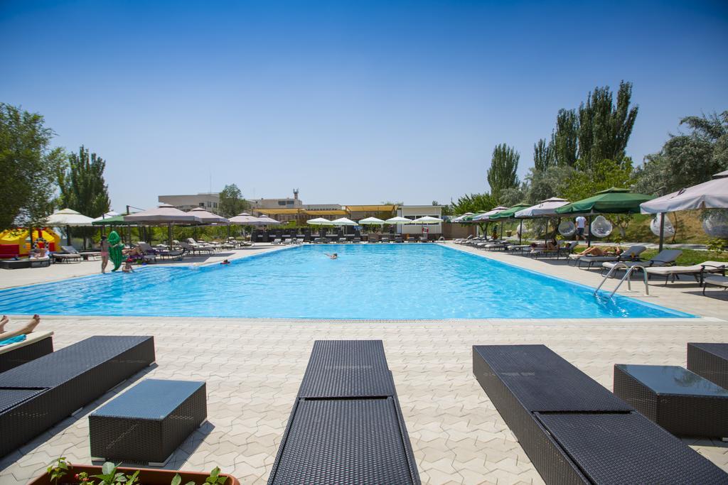 Cross Health Spa Center Yerevan Exterior photo