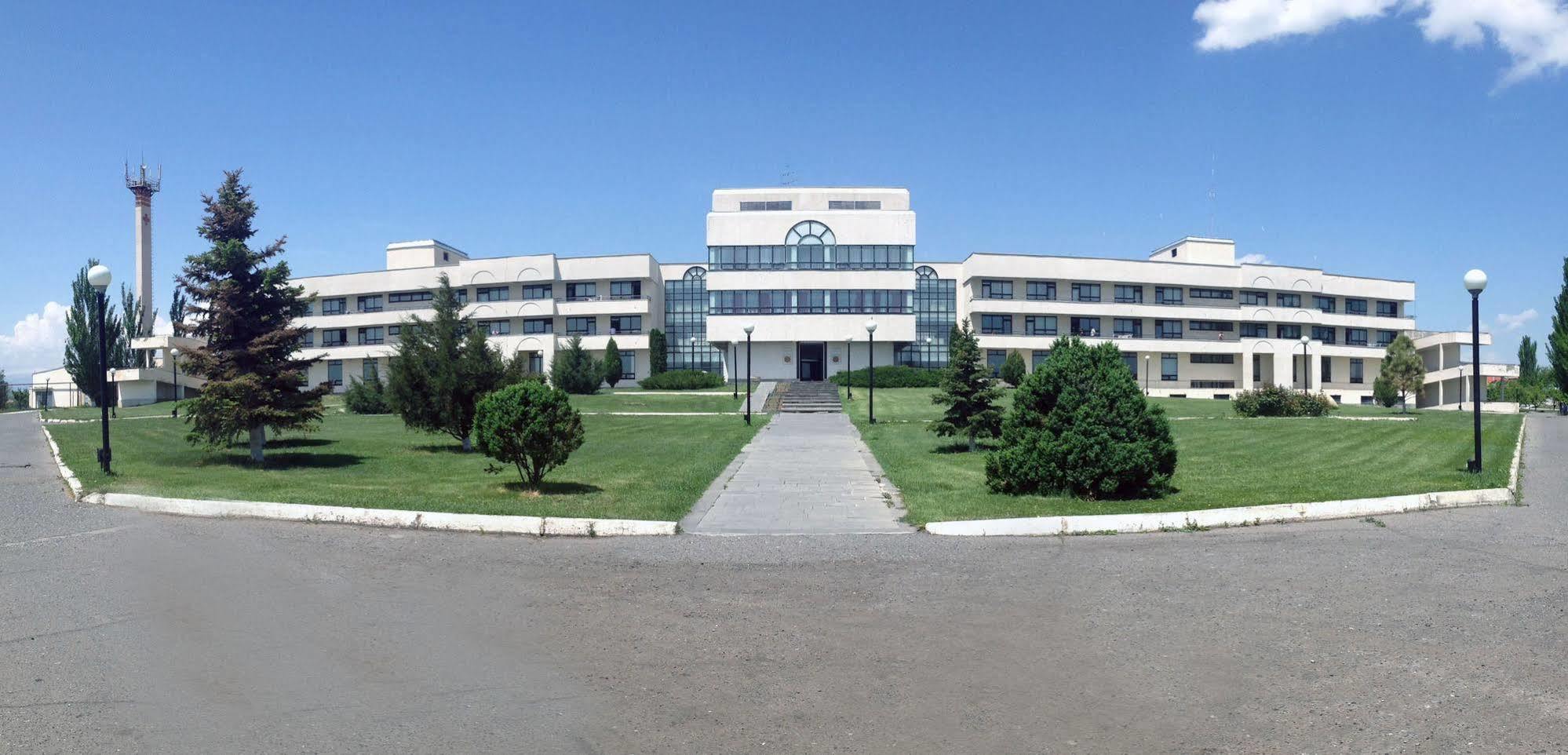 Cross Health Spa Center Yerevan Exterior photo